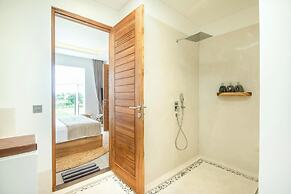Coastal Elegance: 4BR Villa, 400m to Finns,