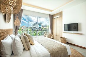 Coastal Elegance: 4BR Villa, 400m to Finns,