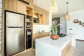 Coastal Elegance: 4BR Villa, 400m to Finns,