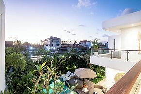 Coastal Elegance: 4BR Villa, 400m to Finns,