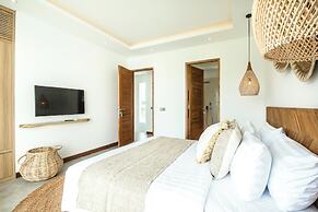 Coastal Elegance: 4BR Villa, 400m to Finns,