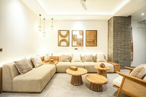 Coastal Elegance: 4BR Villa, 400m to Finns,