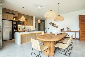 Coastal Elegance: 4BR Villa, 400m to Finns,