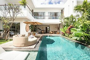 Coastal Elegance: 4BR Villa, 400m to Finns,