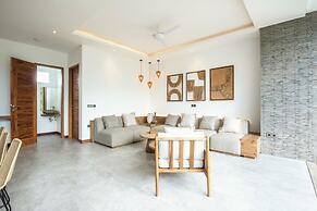 Coastal Elegance: 4BR Villa, 400m to Finns,