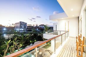 Coastal Elegance: 4BR Villa, 400m to Finns,