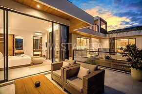 Luxe 5BR Villa, 200m to Brawah Beach Retreat