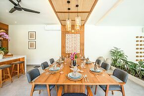 Luxe 5BR Villa, 200m to Brawah Beach Retreat