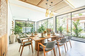 Luxe 5BR Villa, 200m to Brawah Beach Retreat