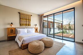 Luxe 5BR Villa, 200m to Brawah Beach Retreat