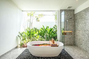 Luxe 5BR Villa, 200m to Brawah Beach Retreat