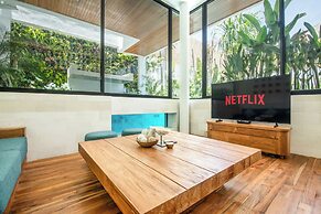 Luxe 5BR Villa, 200m to Brawah Beach Retreat