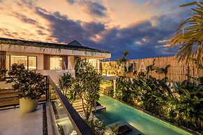 Luxe 5BR Villa, 200m to Brawah Beach Retreat