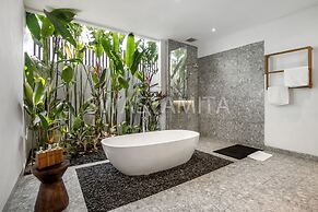 Luxe 5BR Villa, 200m to Brawah Beach Retreat