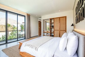 Luxe 5BR Villa, 200m to Brawah Beach Retreat