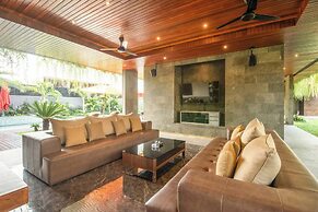 Stylish 5BR Private Villa, Central Seminyak
