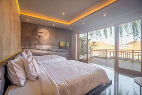 Stylish 5BR Private Villa, Central Seminyak