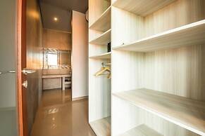 Stylish 5BR Private Villa, Central Seminyak