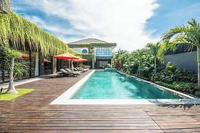 Stylish 5BR Private Villa, Central Seminyak