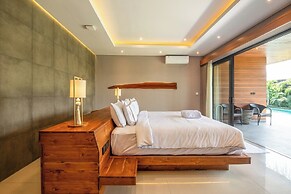 Stylish 5BR Private Villa, Central Seminyak