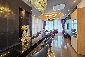 Stylish 5BR Private Villa, Central Seminyak