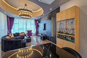 Stylish 5BR Private Villa, Central Seminyak