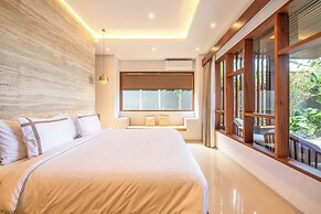 Stylish 5BR Private Villa, Central Seminyak