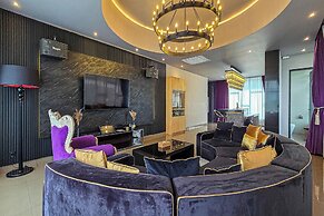 Stylish 5BR Private Villa, Central Seminyak