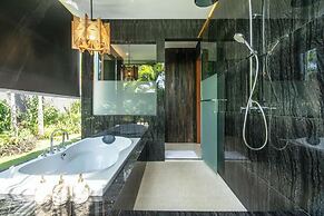 Stylish 5BR Private Villa, Central Seminyak