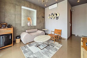 Stylish 5BR Private Villa, Central Seminyak