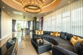 Stylish 5BR Private Villa, Central Seminyak