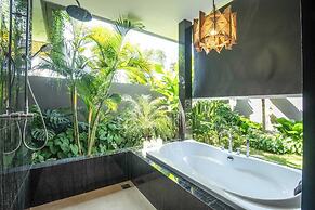 Stylish 5BR Private Villa, Central Seminyak