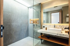 Modern Boho 5br, 200m to Canggu's Beachfront