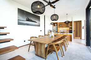 Modern Boho 5br, 200m to Canggu's Beachfront