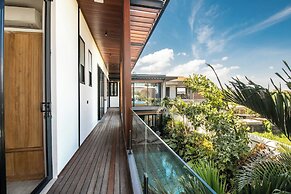 Modern Boho 5br, 200m to Canggu's Beachfront