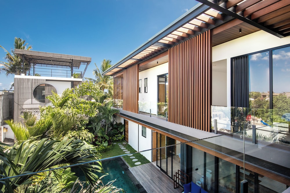 Modern Boho 5br, 200m to Canggu's Beachfront
