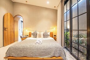 Stylish 5BR Boho Hideaway, 5 Min From Bingin Beach
