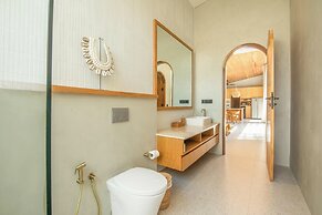 Stylish 5BR Boho Hideaway, 5 Min From Bingin Beach