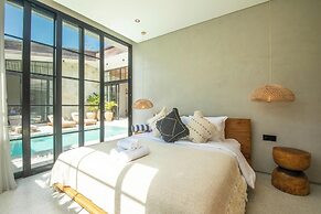 Stylish 5BR Boho Hideaway, 5 Min From Bingin Beach
