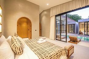 Stylish 5BR Boho Hideaway, 5 Min From Bingin Beach