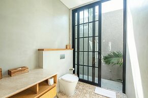 Stylish 5BR Boho Hideaway, 5 Min From Bingin Beach