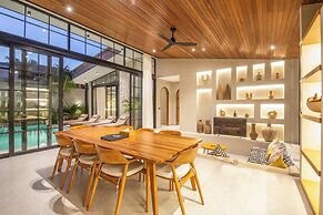 Stylish 5BR Boho Hideaway, 5 Min From Bingin Beach