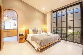 Stylish 5BR Boho Hideaway, 5 Min From Bingin Beach
