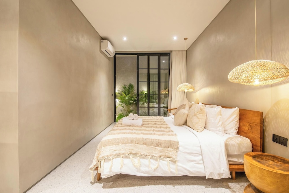 Stylish 5BR Boho Hideaway, 5 Min From Bingin Beach
