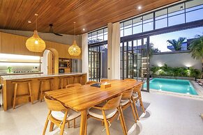 Stylish 5BR Boho Hideaway, 5 Min From Bingin Beach