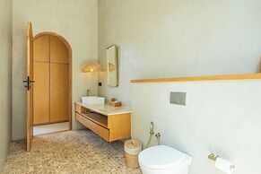 Stylish 5BR Boho Hideaway, 5 Min From Bingin Beach
