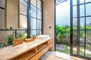 Stylish 5BR Boho Hideaway, 5 Min From Bingin Beach