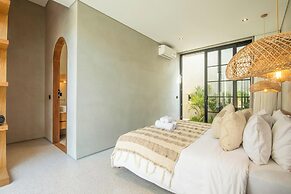 Stylish 5BR Boho Hideaway, 5 Min From Bingin Beach