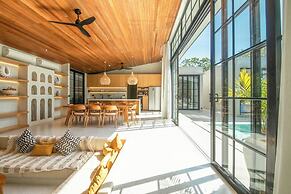 Stylish 5BR Boho Hideaway, 5 Min From Bingin Beach
