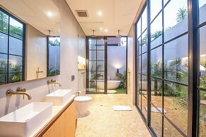 Stylish 5BR Boho Hideaway, 5 Min From Bingin Beach